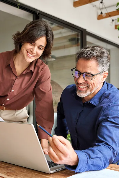 Team-Kollaborationssitzung mit Laptop